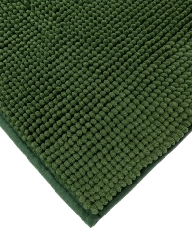 Róg zielonego dywanika łazienkowego Chenille soft