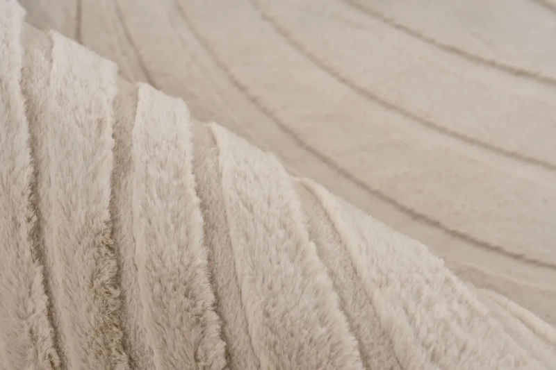 Zbliżenie runa beżowego dywanu 3d Lalee Hides Comfort CMF 503