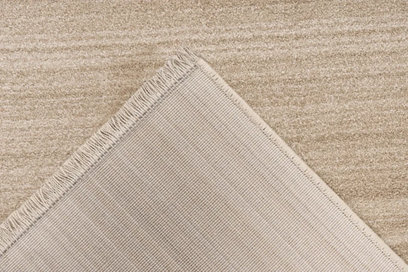 Spód beżowego dywanu Lalee Home Savoy SAV 400