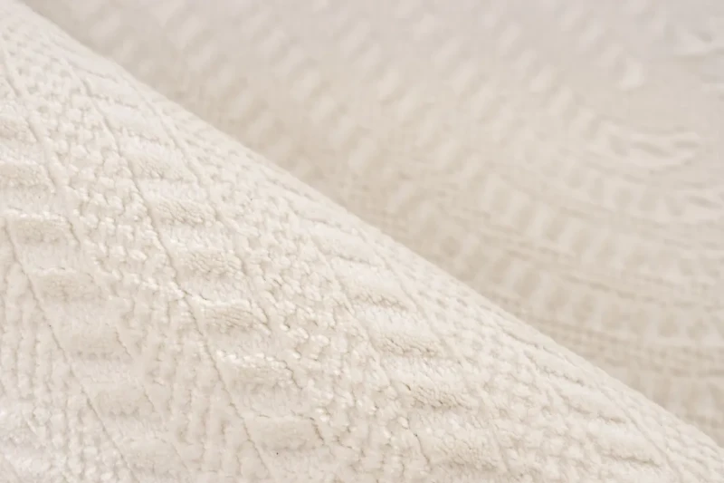 Dwupoziomowe runo dywanu Lalee Pierre Cardin Tropez TRO 502 ivory