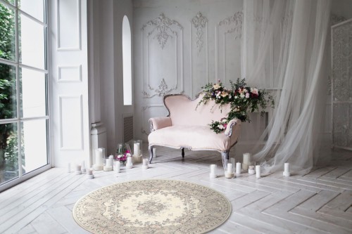 Dywan wełniany koło Agnella Isfahan Dafne alabastrowy w salonie