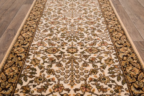 Chodnik wełniany Agnella Isfahan Itamar kremowy w przedpokoju