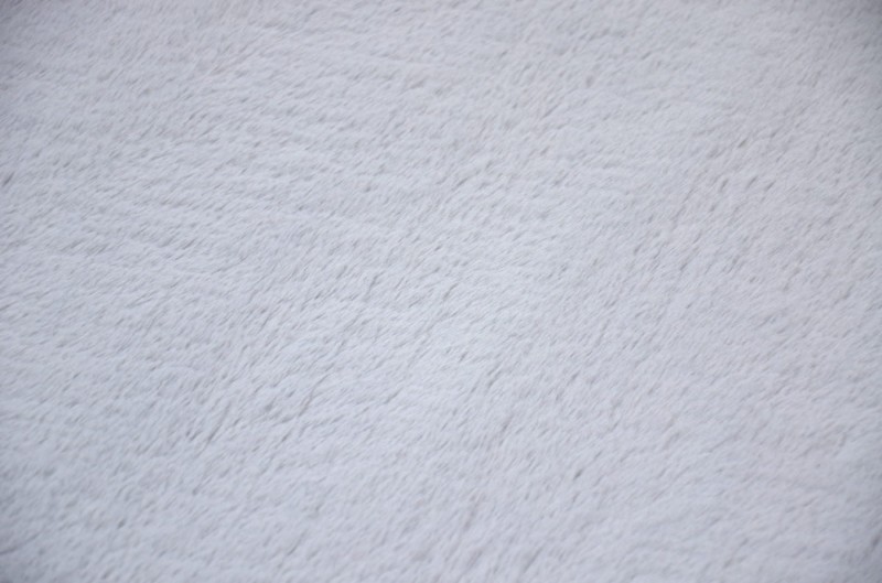 Dywan pluszowy okrągły Bellarossa Rabbit jasny szary - zbliżenie na puszyste runo