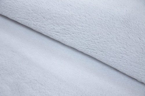 Dywan pluszowy okrągły Bellarossa Rabbit jasny szary - zbliżenie na puszyste runo pod różnym kątem