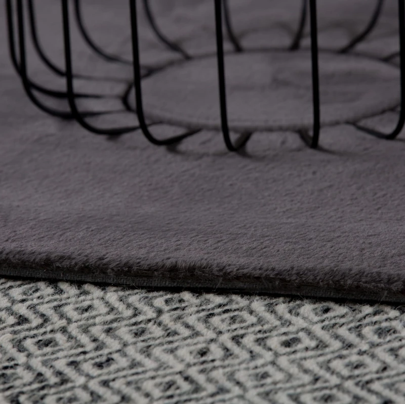 Bok szarego dywanu pluszowego Obsession Cha Cha CHA535