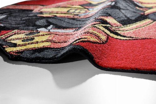 Dywan FD Tech Autobot czerwony - zbliżenie na obszycie dywanu