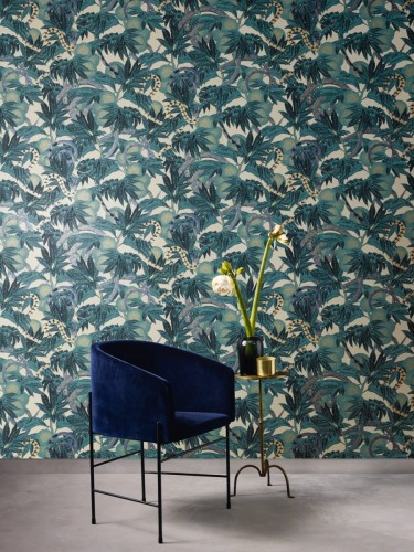 Fotel przy ścianie z tapetą Khroma Cabinet CAB203