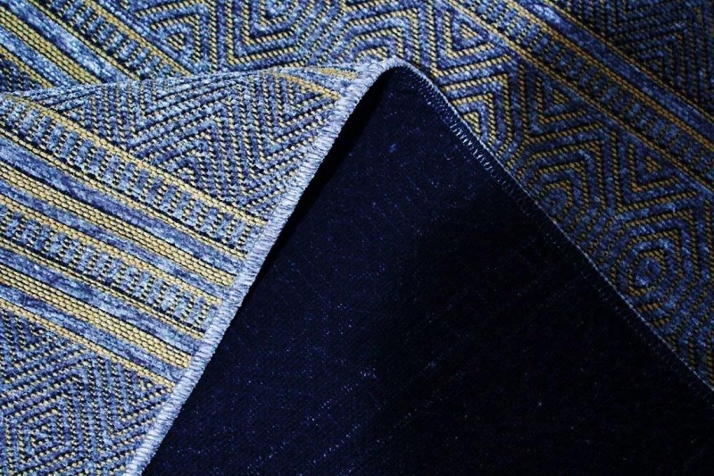 Spód niebieskiego dywanu nowoczesnego Saran G001