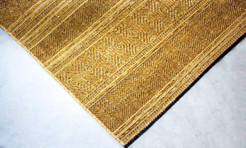 Detal żółtego dywanu nowoczesnego Saran G001