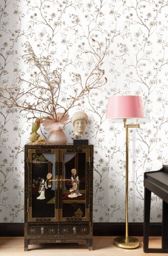 Komoda chińska przy ścianie z tapetą Khroma Summer SUM201 Sari Rock