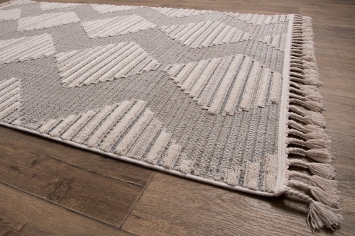 Rzut z boku na szary dywan boho Monaco 135A