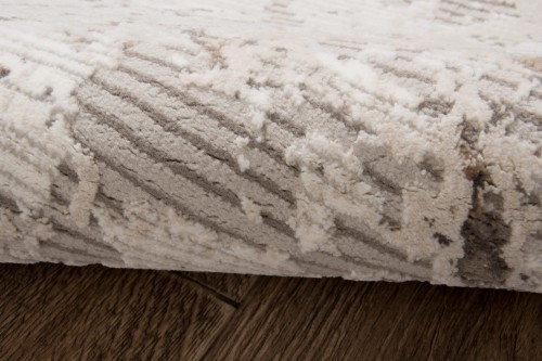 Zbliżenie e runa dywanu nowoczesnego Exclusive 193 beżowo-złotego