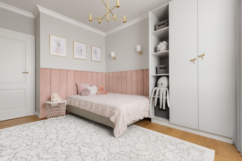 Dywan wełniany Agnella Noble Alulala jasny szary do pokoju młodzieżowego