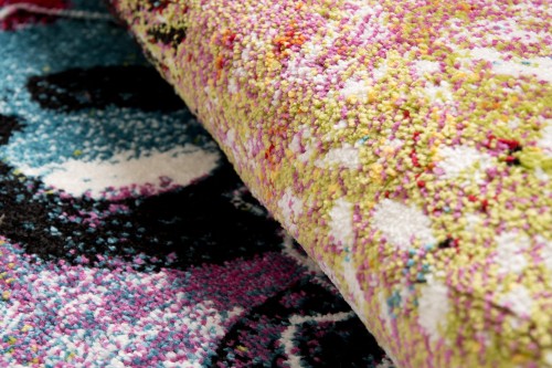 Zbliżenie runa dywanu abstrakcyjnego Folklore J361A