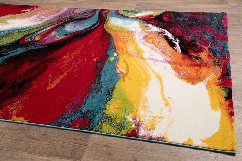 Rzut z boku na dywan abstrakcyjny Folklore J388A