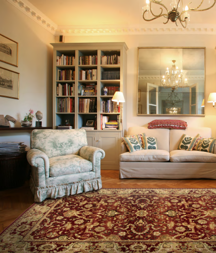 Dywan wełniany Agnella Agnus Rejent rubin w bibliotece w stylu klasycznym