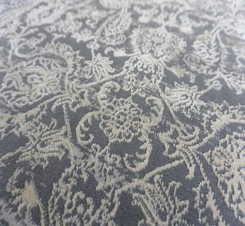 Zbliżenie runa szarego dywanu tadycyjnego Allianz 6301